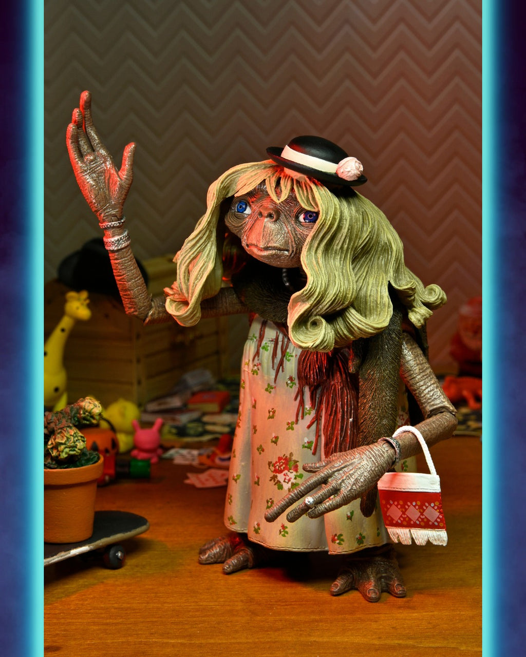 E.T. The Extra-Terrestrial 40th Anniversary Ultimate Dress Up E.T. 7" Scale Action Figure "Pre-Order Dec 2022 Approx"