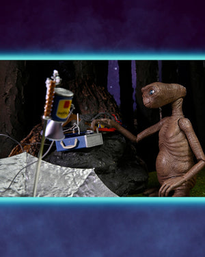 E.T. 40th Anniversary Deluxe Ultimate E.T. with LED Chest 7" Scale Action Figure "Pre-Order Dec 2022 Approx"